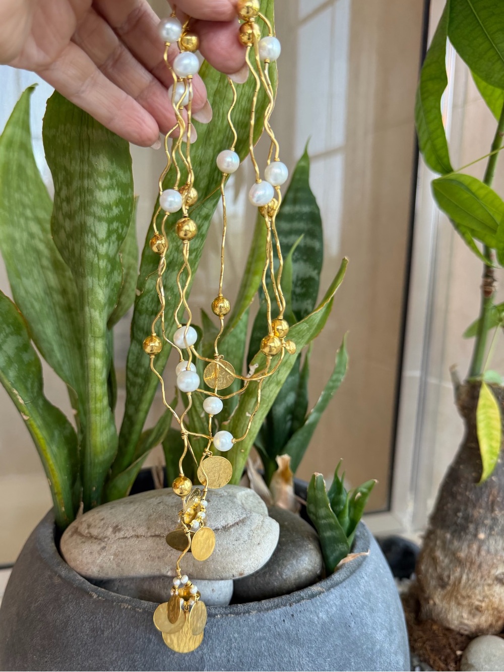 18k gold and cultured pearl 
necklace